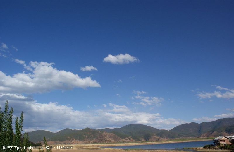 旷野泸沽湖风景图片