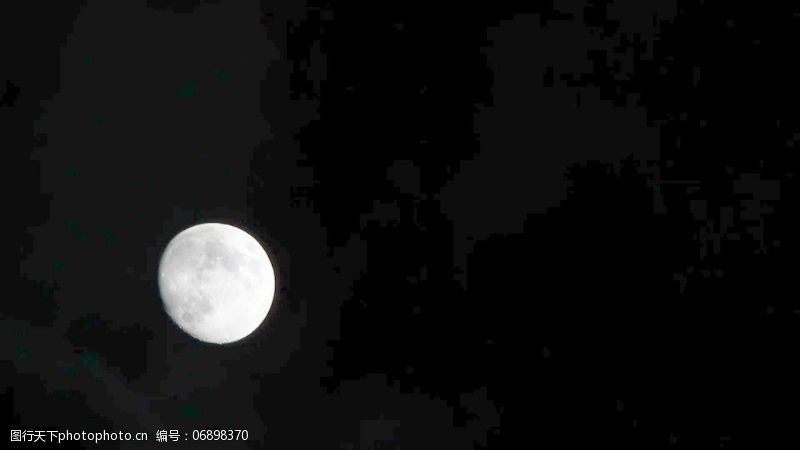 后效应云彩月亮运动的背景视频免费下载
