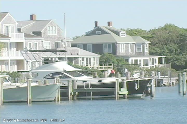 马萨诸塞州船停靠在房屋股票视频
