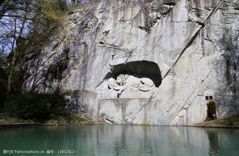 瑞士悲伤的狮子图片