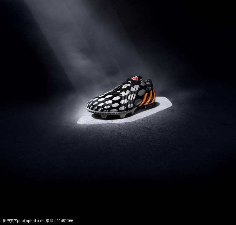 nike足球宣传猎鹰足球鞋图片