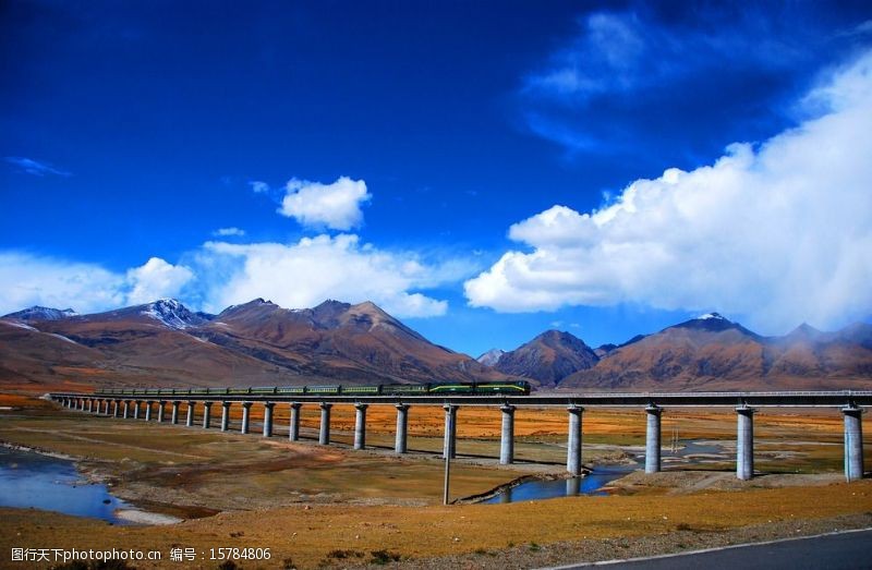 火车摄影西藏火车图片