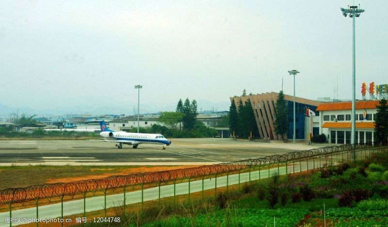 巨型射灯梅县机场风景图片